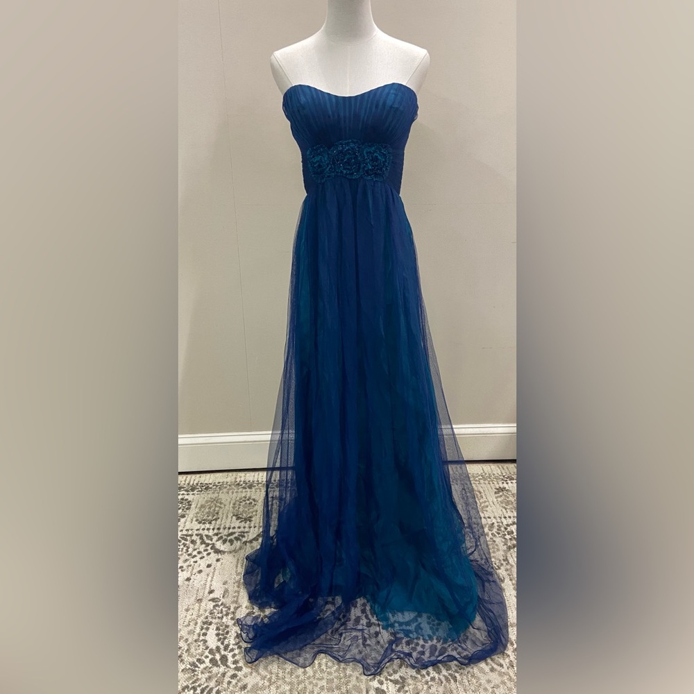 NWT Montage Two-piece. Size 6